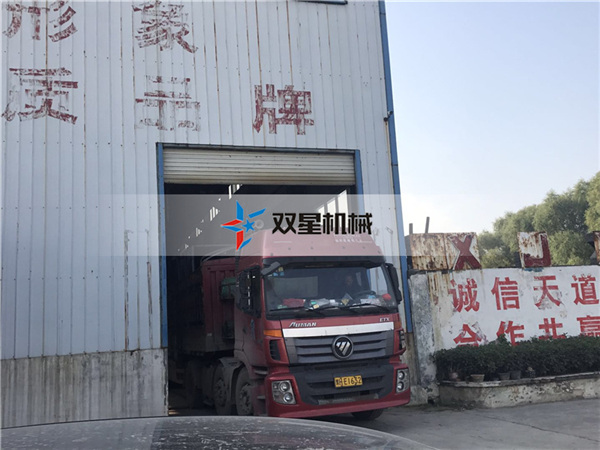 皓星<a href='http://huashiji.cn/1/54.html' target='_blank'><span>廢鋁粉碎機(jī)</span></a>設(shè)備發(fā)貨現(xiàn)場圖二