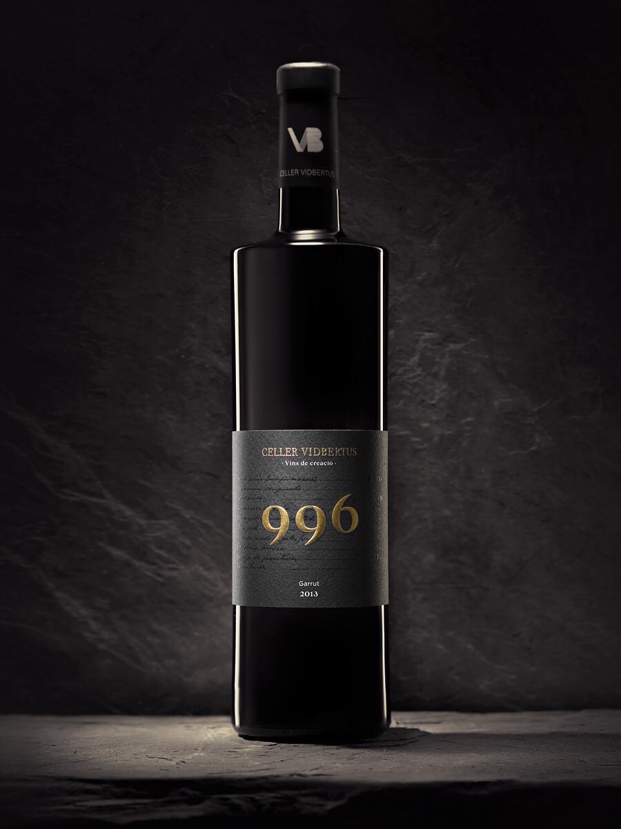 東營(yíng)酒包裝設(shè)計(jì)向996致敬(圖1)