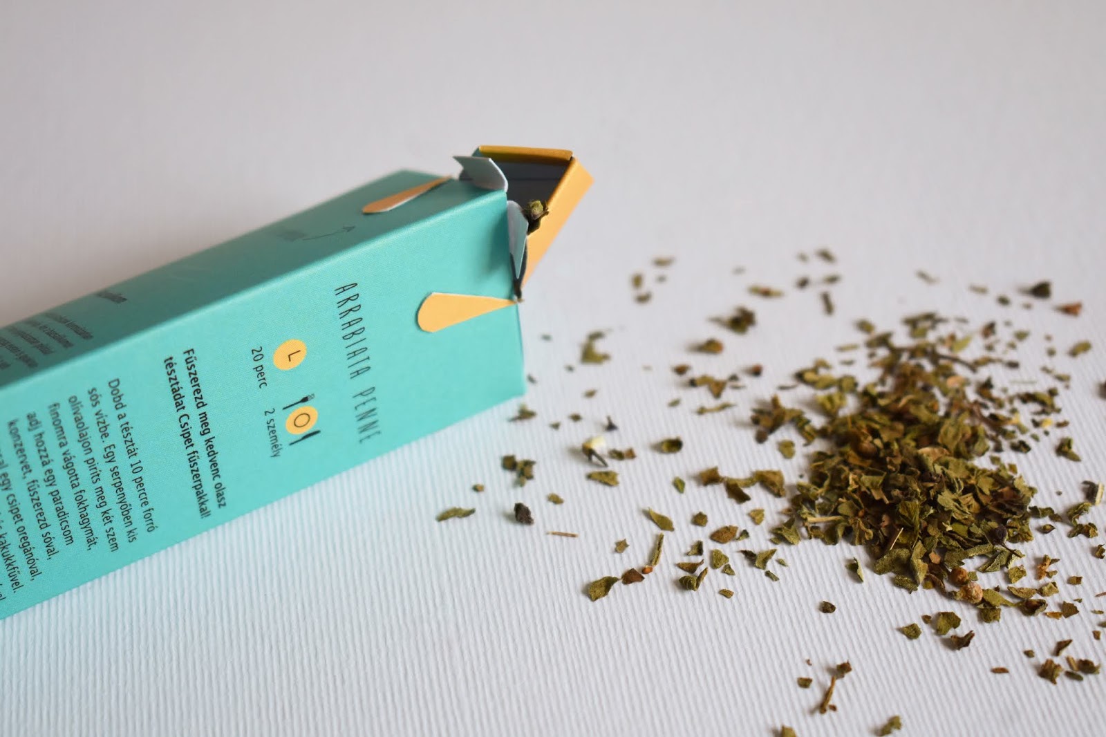 國外花草茶包裝設(shè)計(圖5) 國外花草茶包裝設(shè)計(圖5)