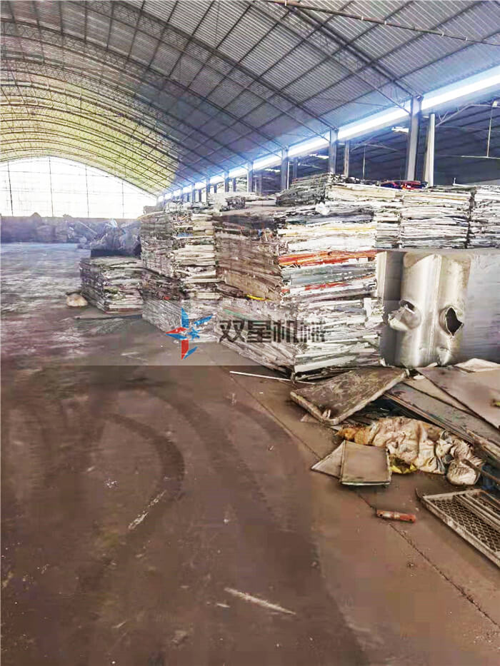 斷橋鋁粉碎機生產(chǎn)線客戶生產(chǎn)現(xiàn)場