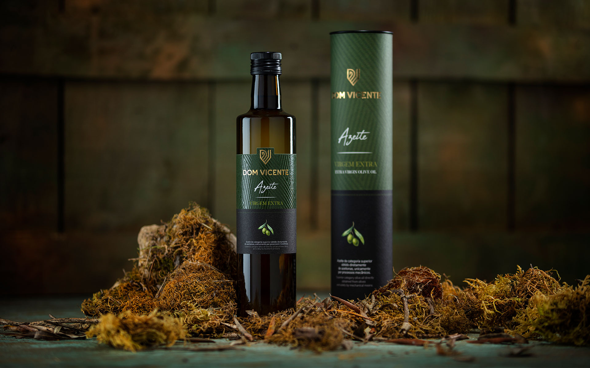 優(yōu)質(zhì)的橄欖油包裝這樣設(shè)計(jì)非常有現(xiàn)代感(圖1)