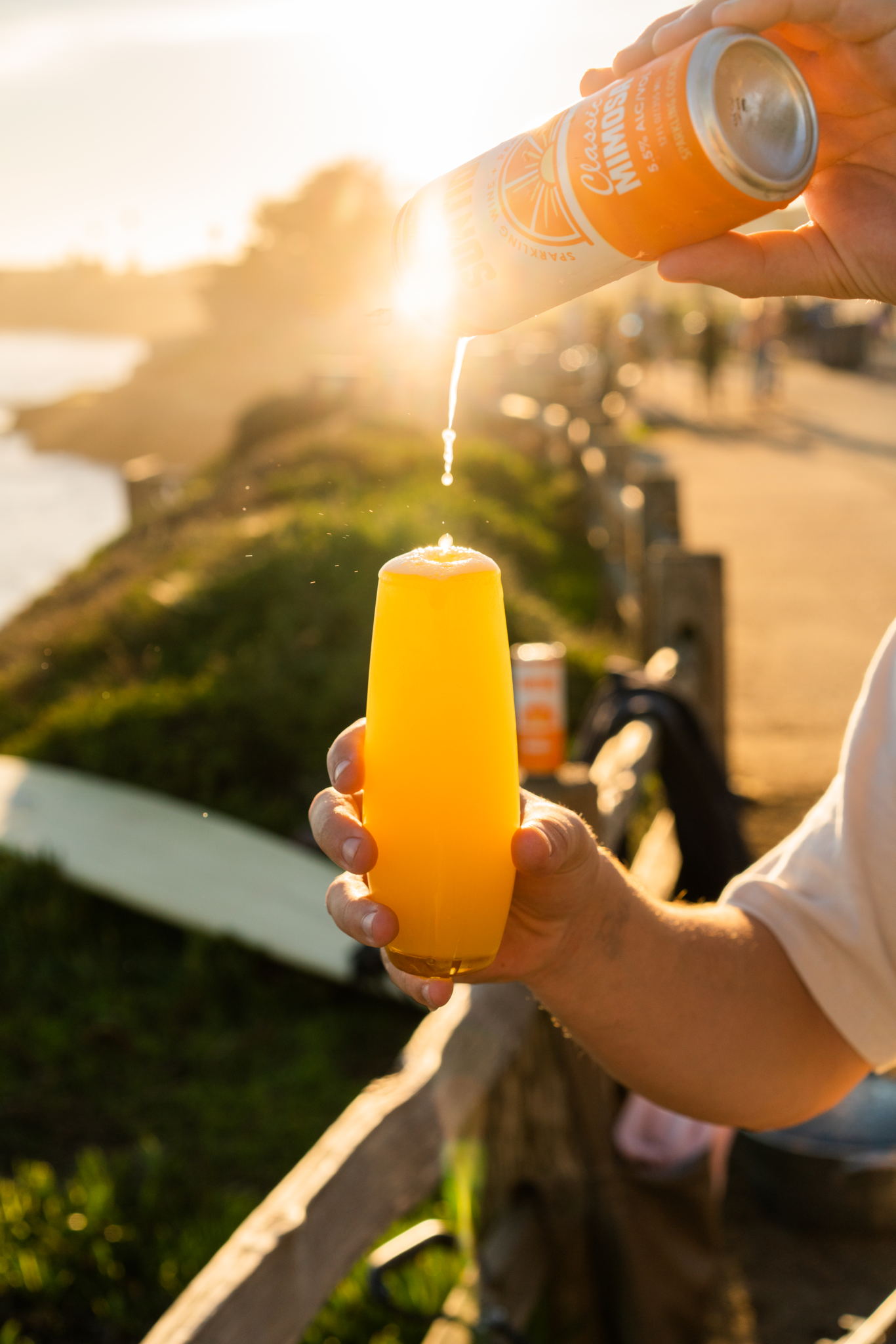 明亮的Suntide起泡酒包裝這樣設計(圖6)