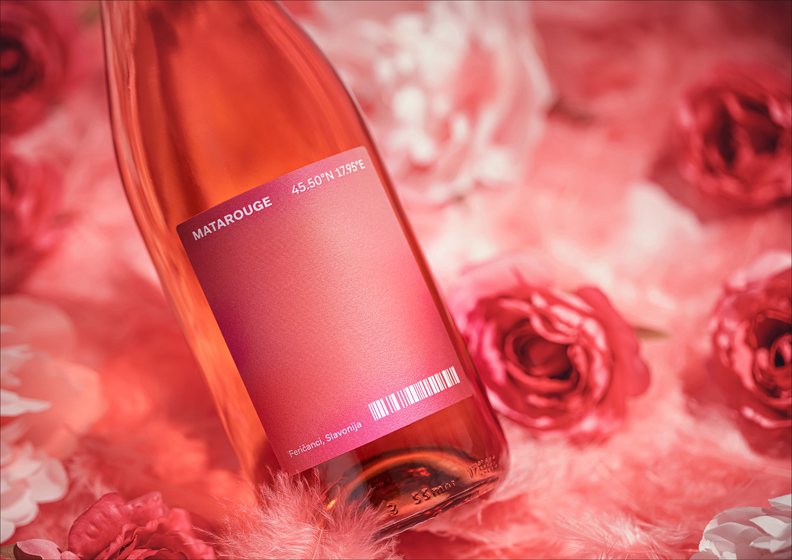 帶有可播放音樂(lè)的互動(dòng)標(biāo)簽的葡萄酒包裝這樣設(shè)計(jì)(圖9)