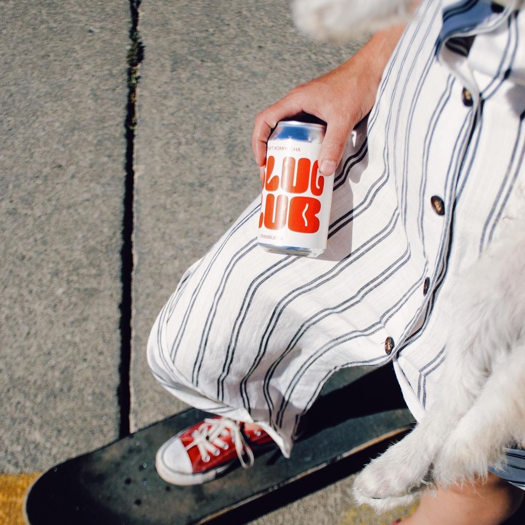 擁有足夠視覺感的Slug Club康普茶飲料包裝這樣設(shè)計(圖5)