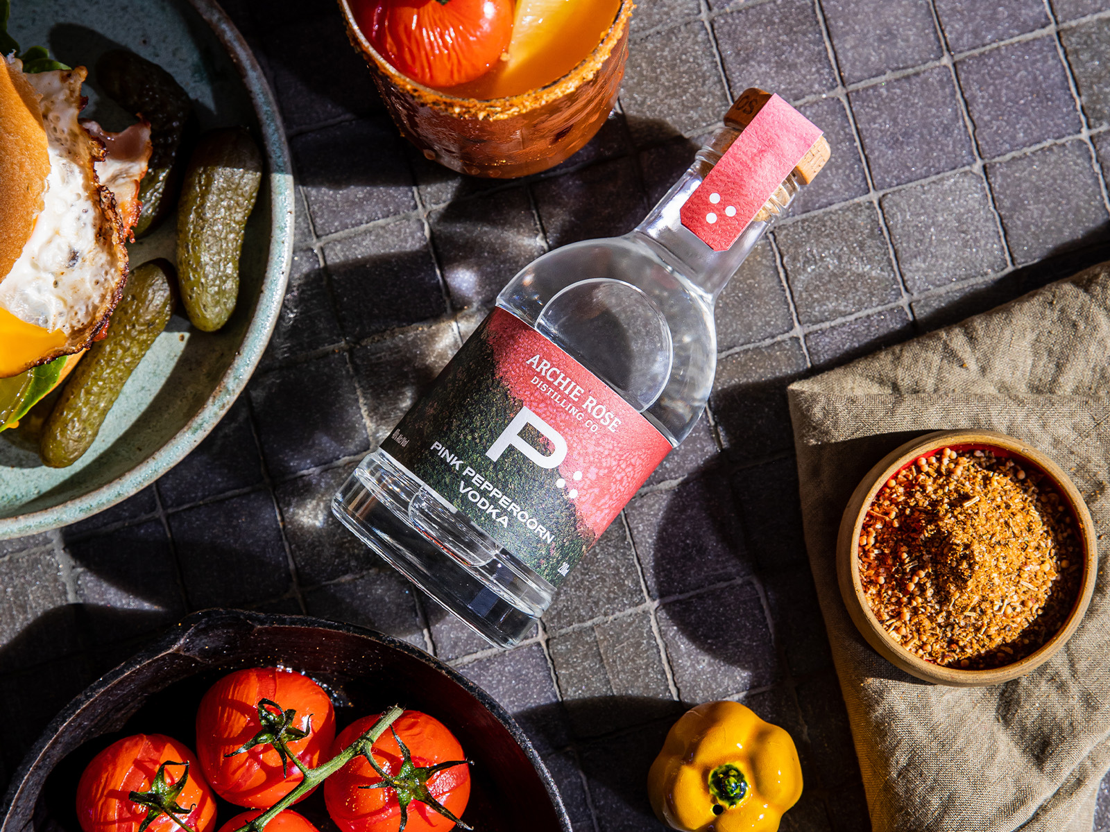 海鹽杜松子酒和粉紅胡椒伏特加的包裝設(shè)計(jì)作品參考(圖5)