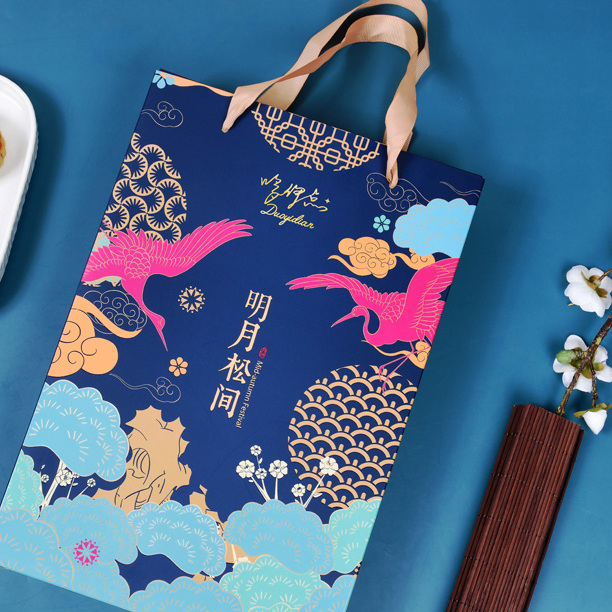 哆伊點(diǎn) 明月松間 廣式月餅 6餅2味 390g 禮盒裝包裝禮盒產(chǎn)品包裝創(chuàng)意設(shè)計(jì)欣賞(圖2)