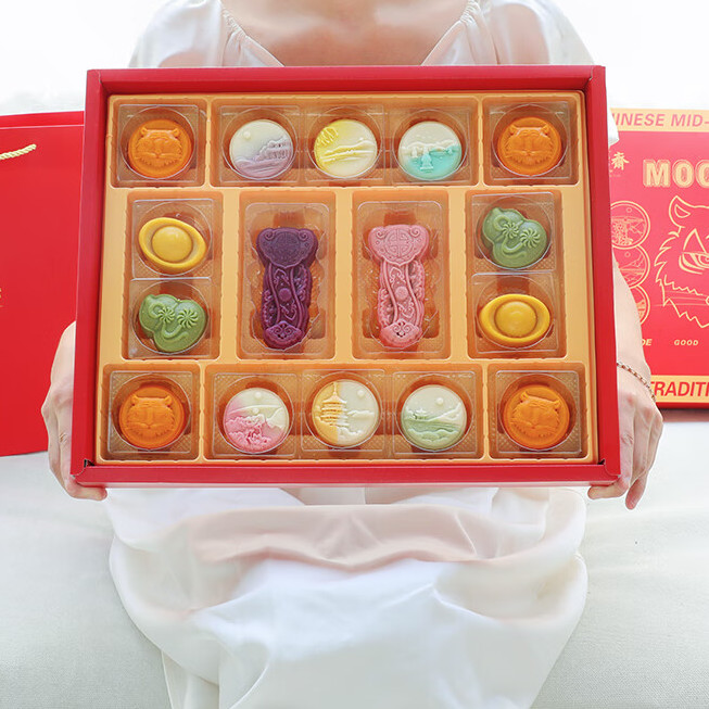 翠沁齋 虎年 月照西湖 臺式月餅 16餅6味 800g 禮盒裝包裝禮盒產(chǎn)品包裝創(chuàng)意設計欣賞(圖3)