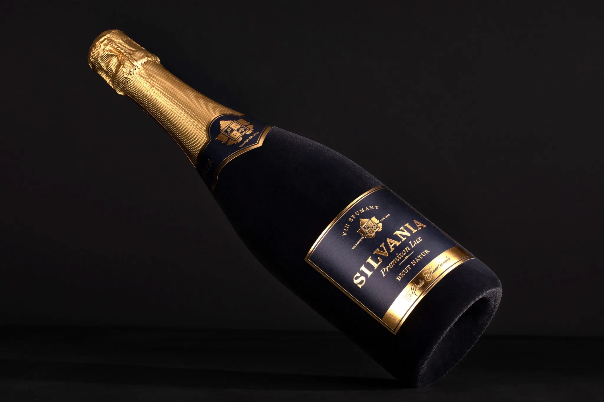 精致的起泡酒包裝設(shè)計(jì)欣賞(圖1) 精致的起泡酒包裝設(shè)計(jì)欣賞(圖1)