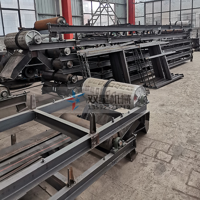 皮帶輸送機(jī)-金屬破碎機(jī)生產(chǎn)現(xiàn)場實(shí)拍