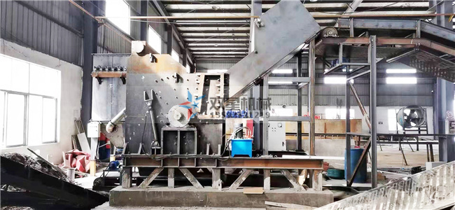 廢鋼撕碎機(jī)刀片出現(xiàn)磨損要及時(shí)進(jìn)行打磨或更換