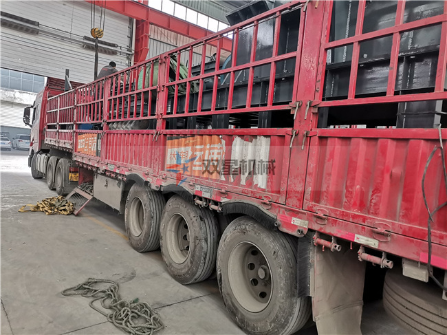 一臺操作方便成本低的金屬加工設(shè)備廢鋼破碎機