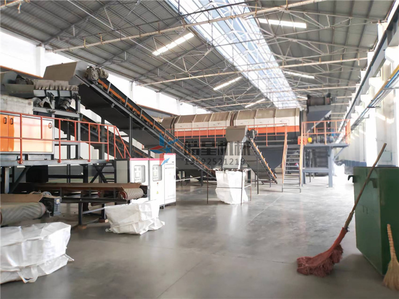 易拉罐破碎機(jī)金屬粉碎機(jī)設(shè)備客戶現(xiàn)場(chǎng)實(shí)拍圖片