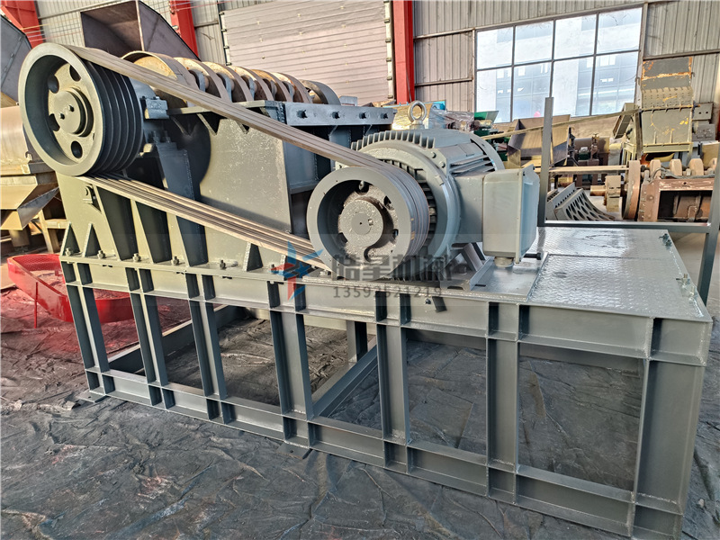 1600型<a href='http://huashiji.cn/1/54.html' target='_blank'><span>廢鋁粉碎機(jī)</span></a><a href='http://huashiji.cn/' target='_blank'><span>金屬粉碎機(jī)</span></a>廠家設(shè)備實(shí)拍