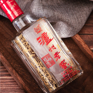 創(chuàng)意酒包裝設(shè)計六年窖頭曲濃香型白酒瓶雙支裝產(chǎn)品包裝設(shè)計欣賞(圖6)