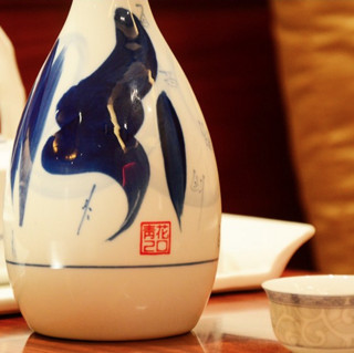 創(chuàng)意酒包裝設(shè)計(jì)青花20 53%vol 清香型白酒 375ml*6瓶 整箱裝產(chǎn)品包裝設(shè)計(jì)欣賞(圖5) 創(chuàng)意酒包裝設(shè)計(jì)青花20 53%vol 清香型白酒 375ml*6瓶 整箱裝產(chǎn)品包裝設(shè)計(jì)欣賞(圖5)