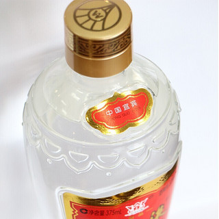 創(chuàng)意酒包裝設(shè)計(jì)五糧液交杯牌濃香型白酒單瓶裝產(chǎn)品包裝設(shè)計(jì)欣賞(圖6) 創(chuàng)意酒包裝設(shè)計(jì)五糧液交杯牌濃香型白酒單瓶裝產(chǎn)品包裝設(shè)計(jì)欣賞(圖6)