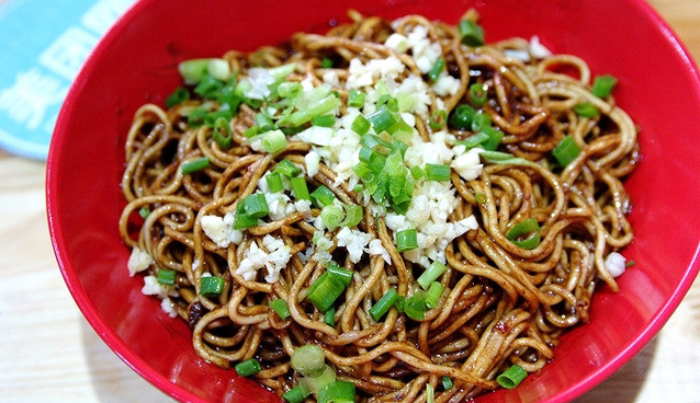 默言粉肆螺螄粉品牌logo與食品包裝設(shè)計(jì)欣賞(圖3)